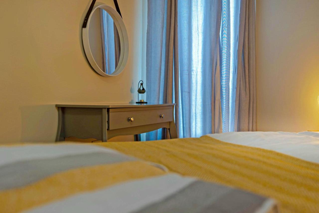 Modern & Spacious 2 Bedroom Serviced Apartment Next To Lochend Park - Private Underground Parking & Lift Available - Close To Edinburgh City Centre المظهر الخارجي الصورة